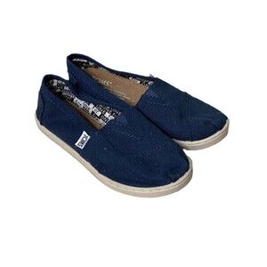 NEW Kids TOMS, Size Y 1.5, Navy blue classic canvas